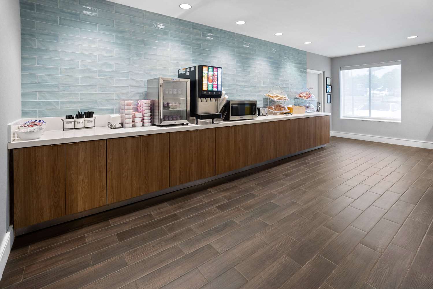 La Quinta Inn & Suites by Wyndham Atlanta Airport North 8/60