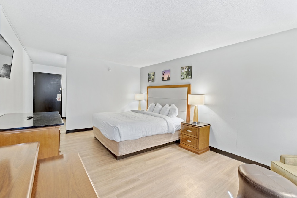 Days Inn By Wyndham Erie 15/39