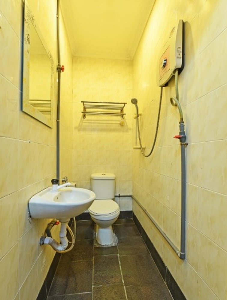 OYO 89656 Melati Hotel Nilai 26/28