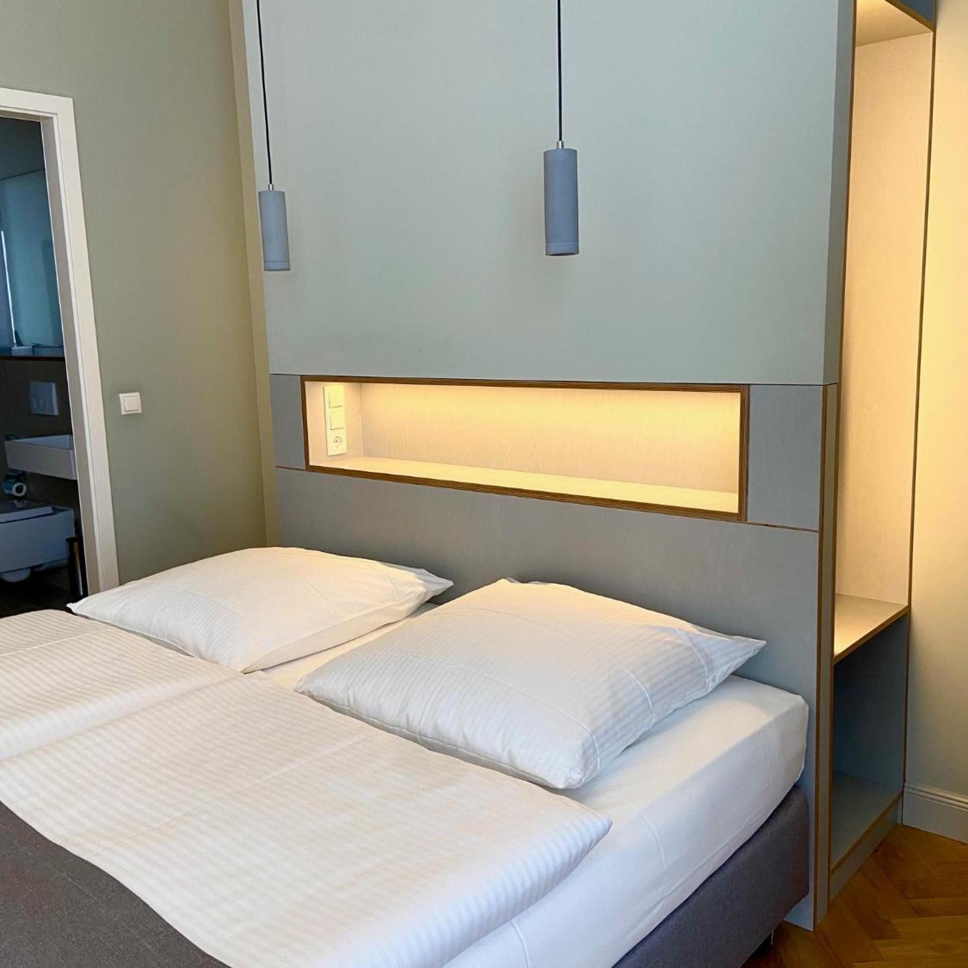 Hotel 38 13/49