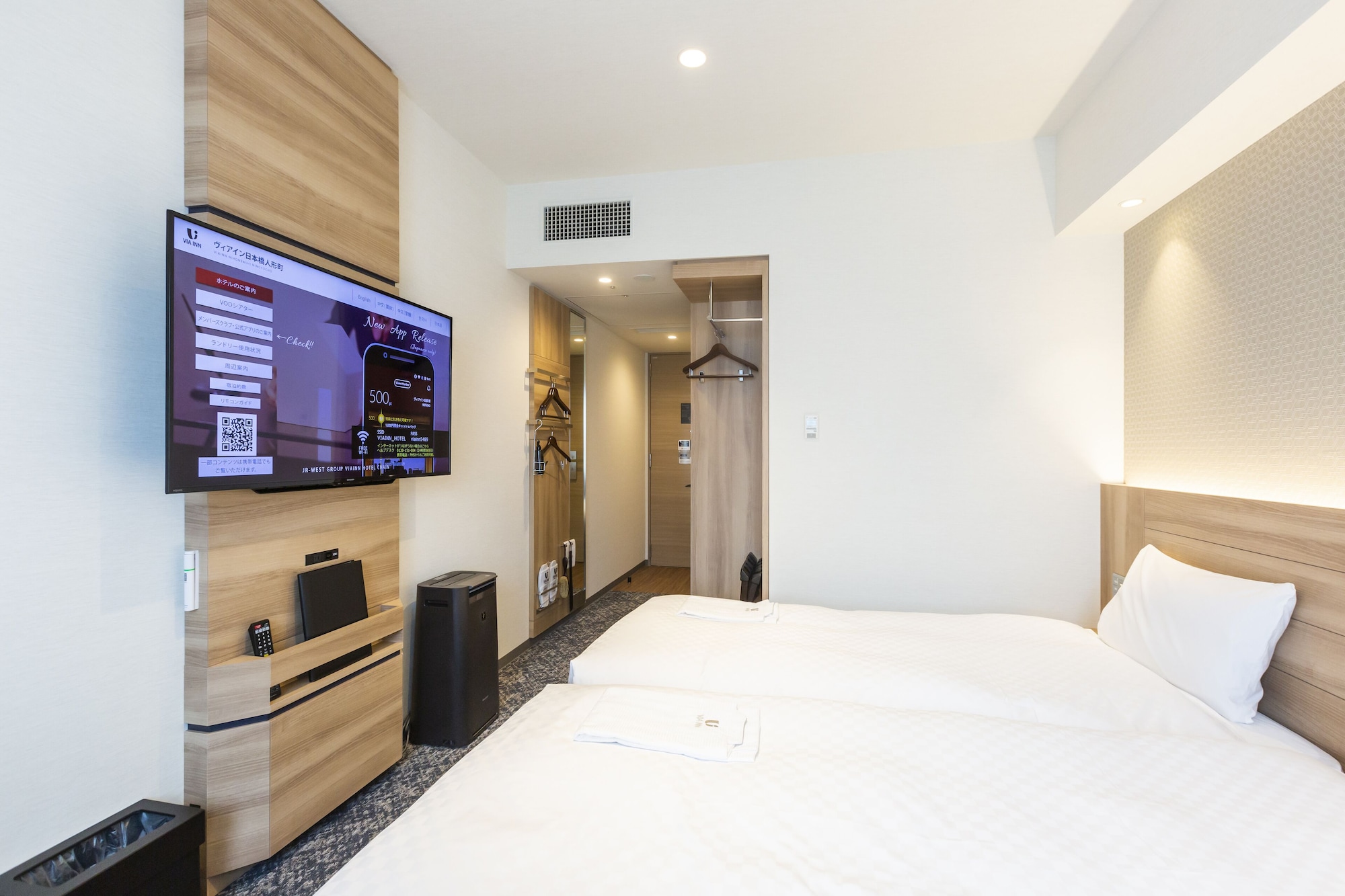 DELUXE, TWIN BEDS