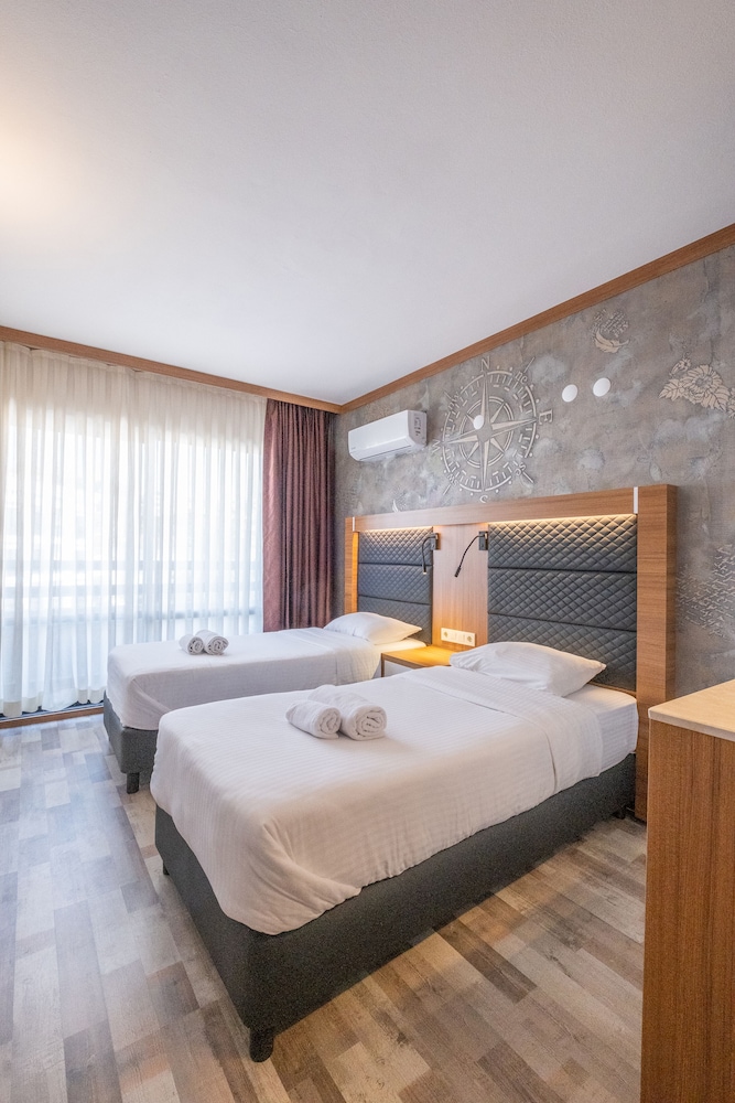 ROOM, TWIN BEDS, LAND VIEW