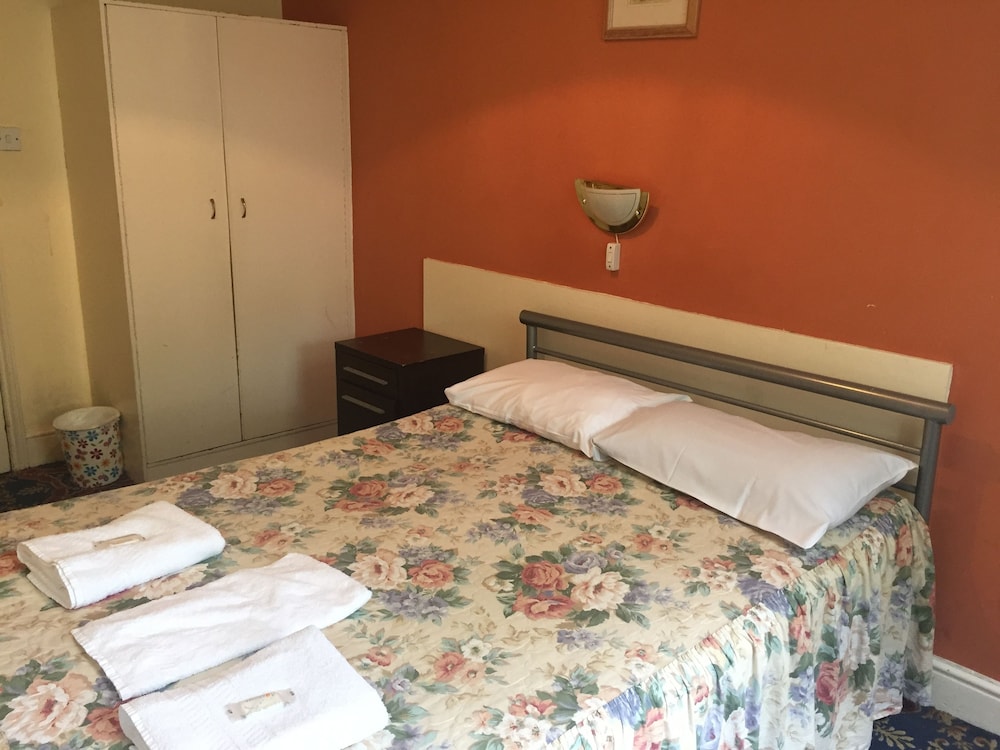 Gresham Hotel 10/50