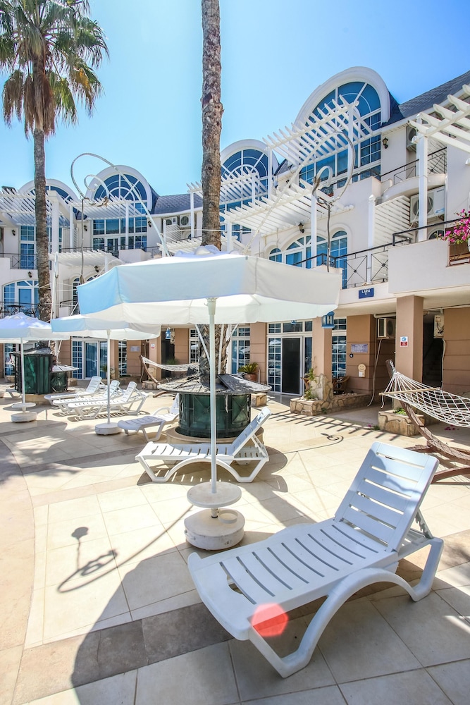 Seahorse Deluxe Hotel 5/66