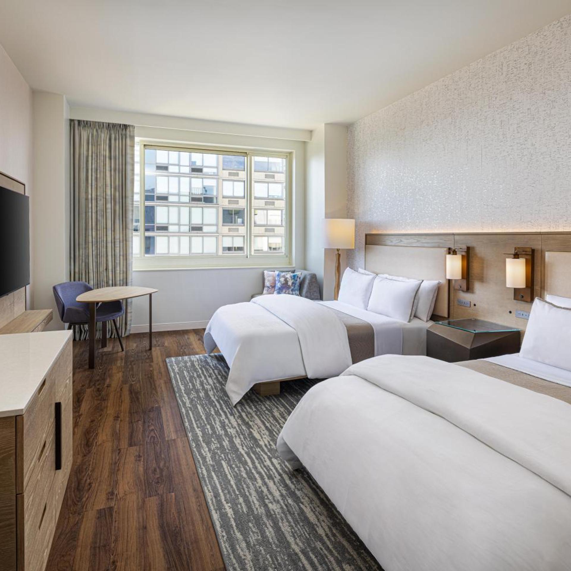 Traditional, 2 Double Beds, Partial View, Bathtub, Accessible