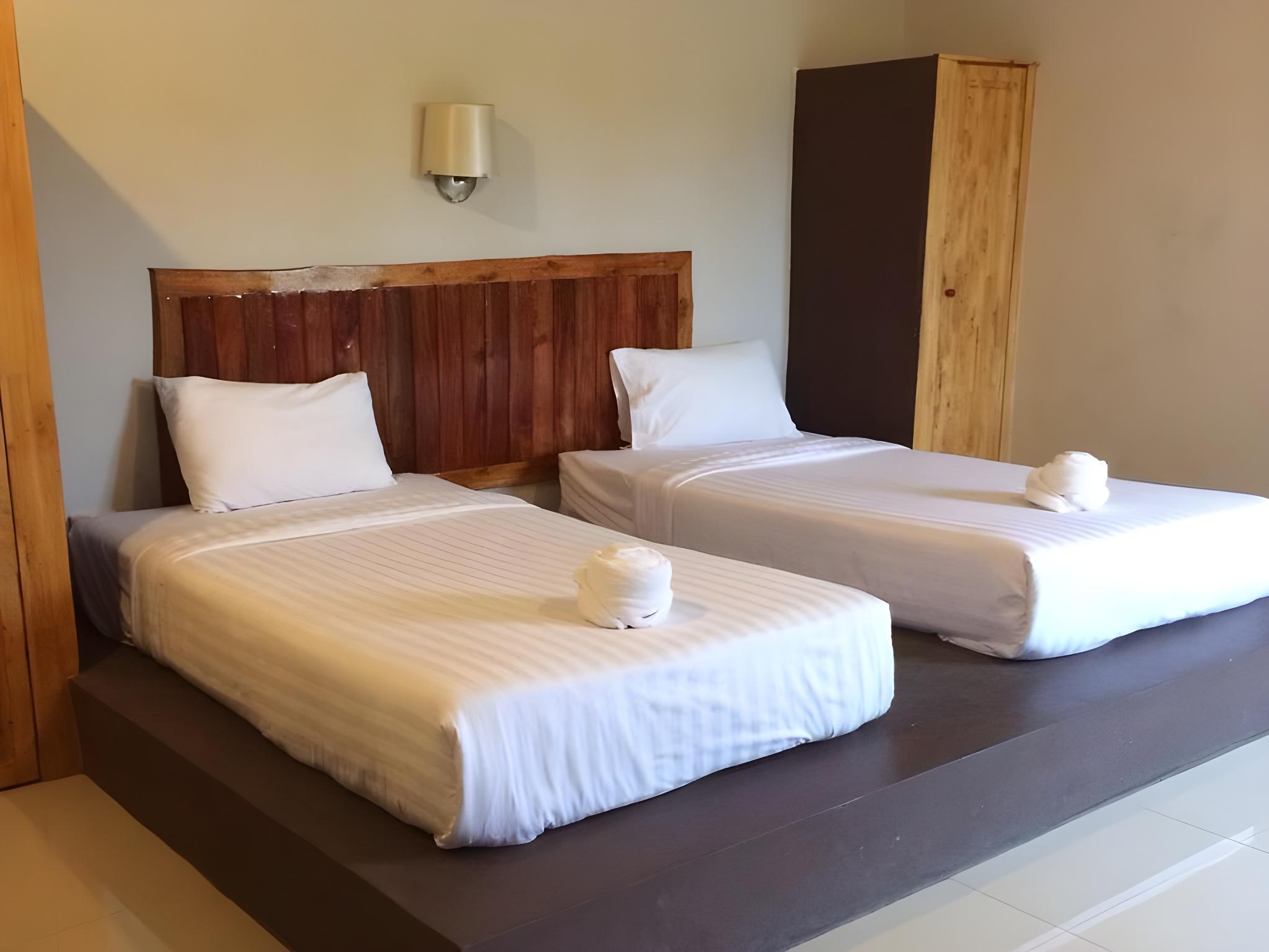 Standard, Twin Beds