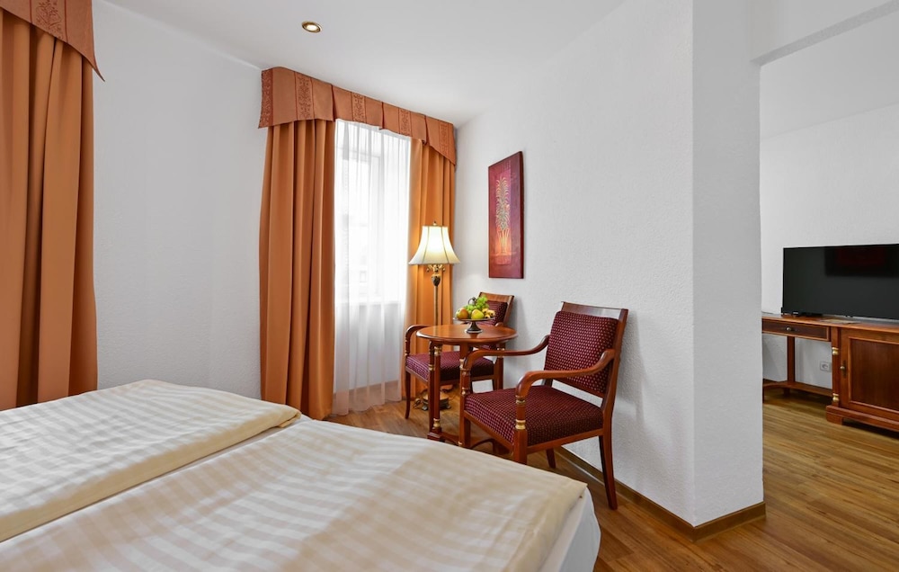 HOTEL CONTINENTAL 23/64