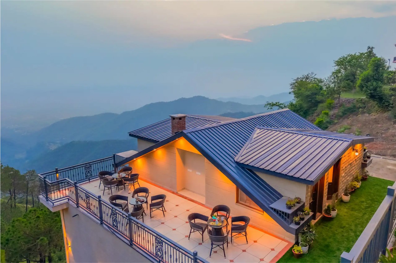 Elivaas Konifer Greyvine Hillside 9-BHK Retreat with Attic, Scenic Views, Garden & Outdoor Seating in KASAULI