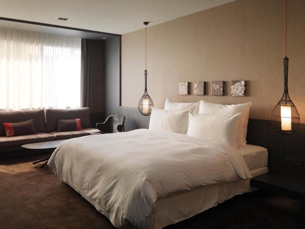 EXECUTIVE, DOUBLE BED