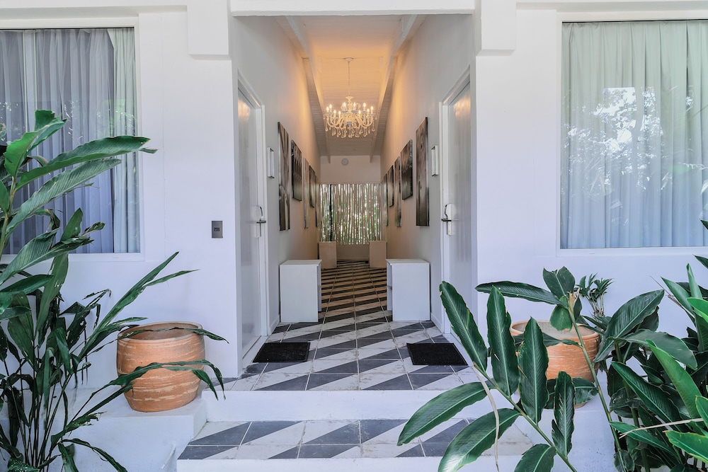 Le Cameleon Hotel 2/65