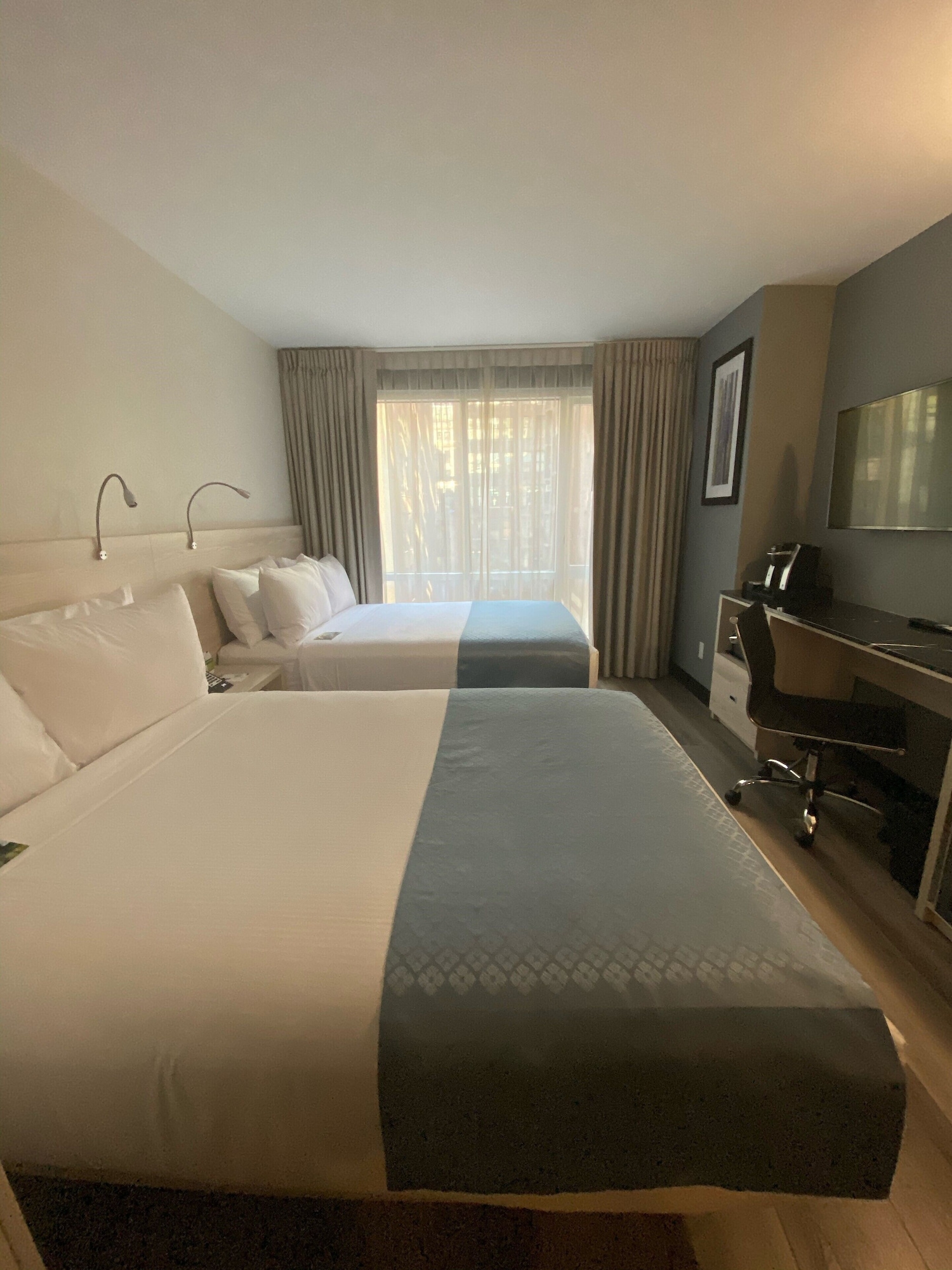 ROOM, 2 DOUBLE BEDS