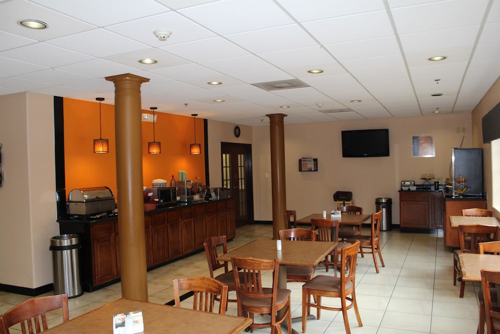Best Western Plus The Woodlands 27/31