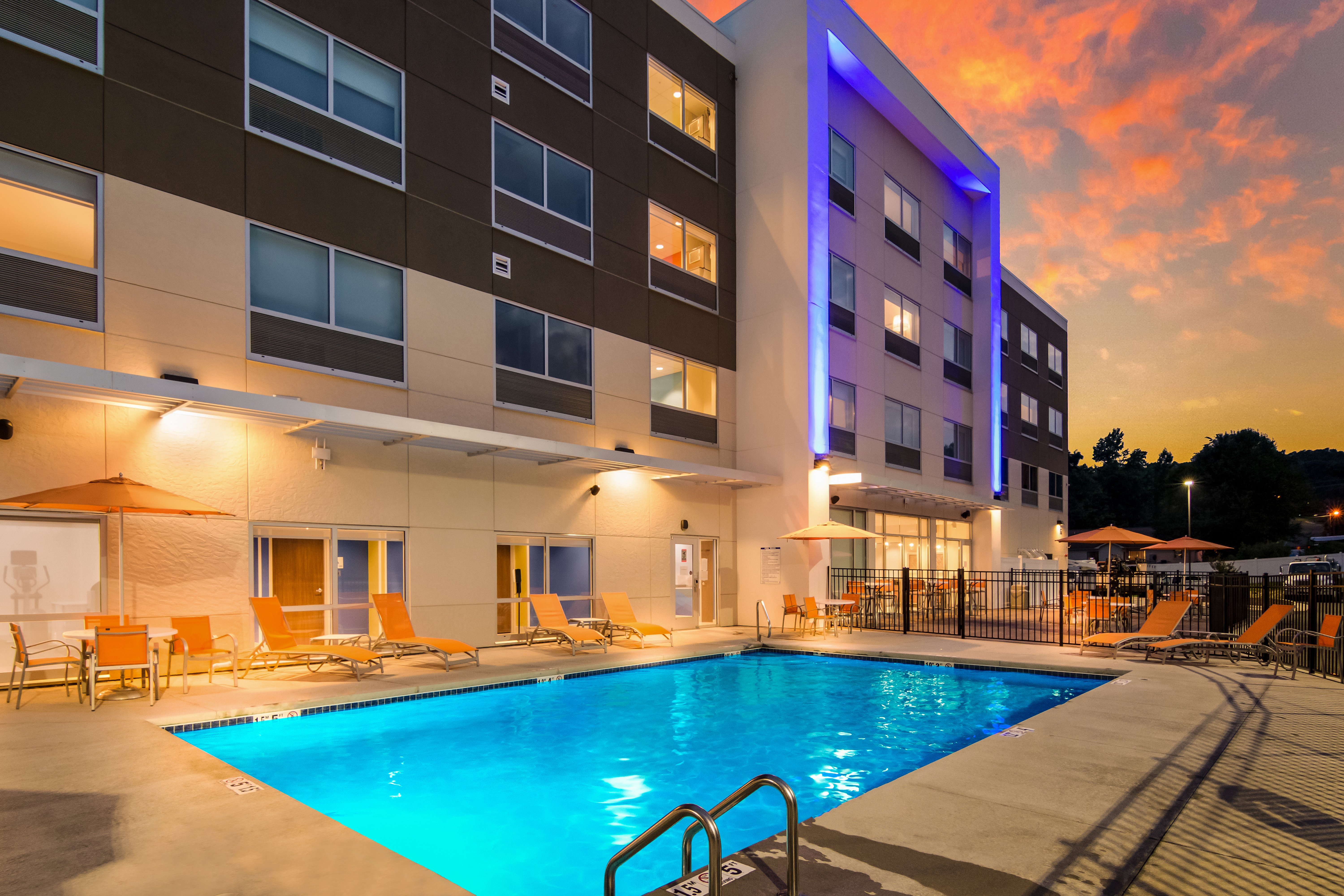 Holiday Inn Express and Suites Asheboro 3/34
