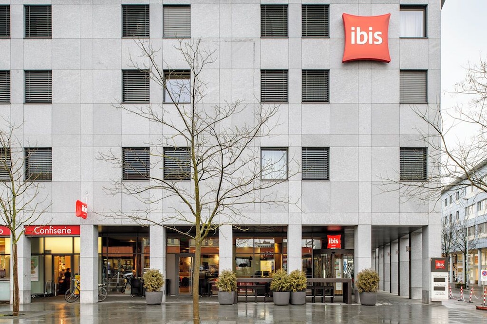 IBIS BAAR ZUG 2/48