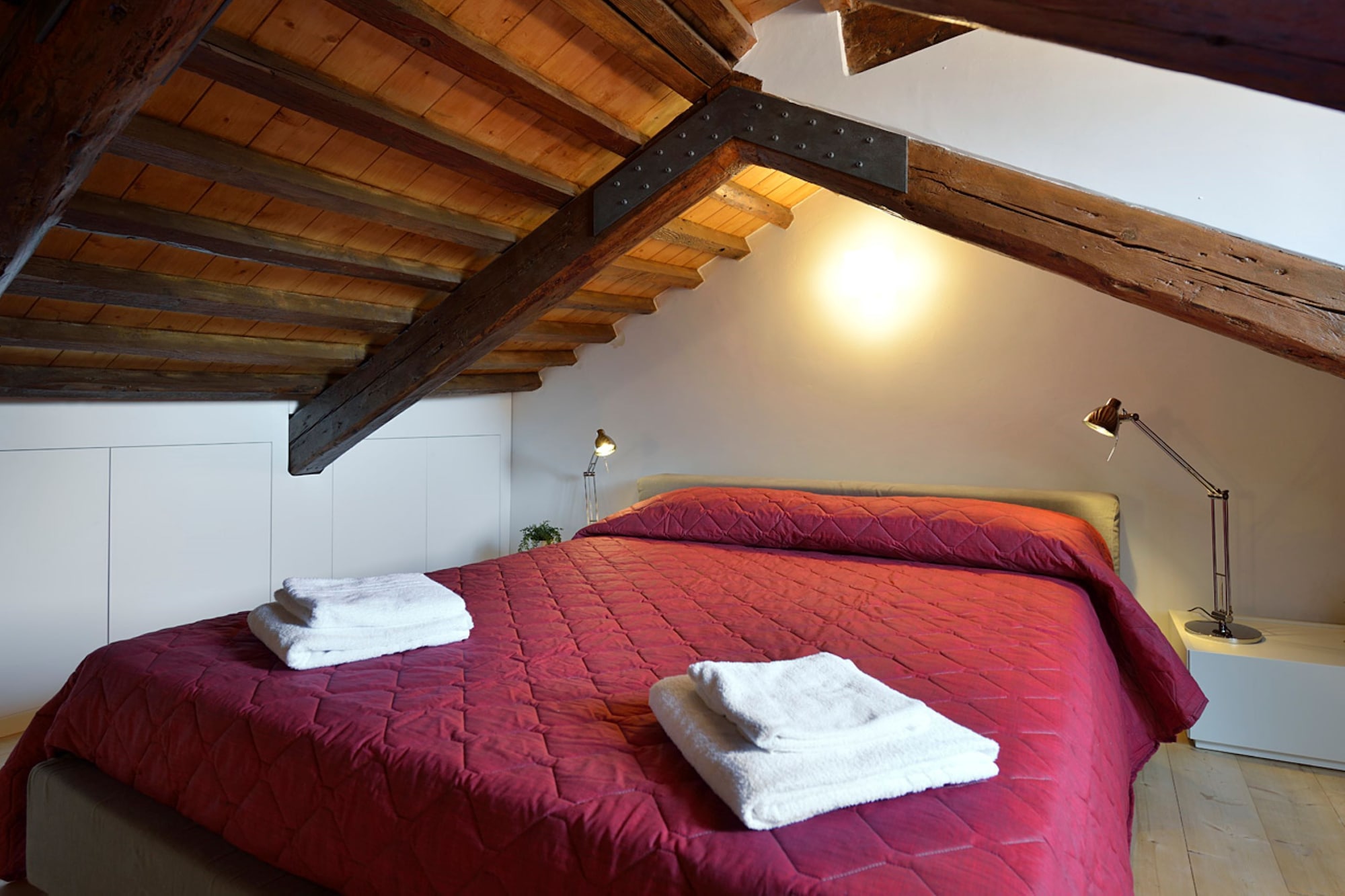 2 BEDROOMS, SKYLINE, PENTHOUSE