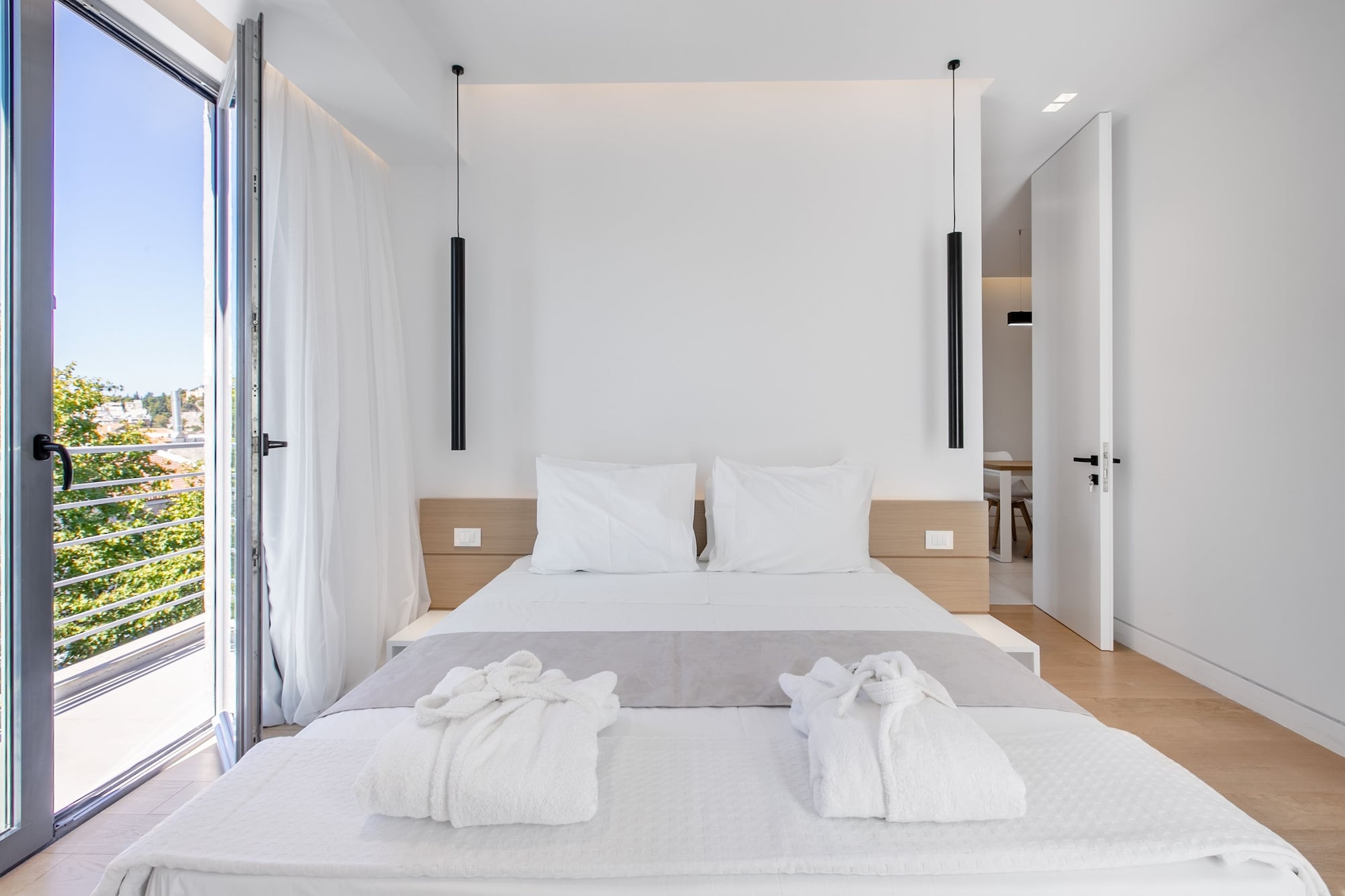 DELUXE, APARTMENT, BALCONY