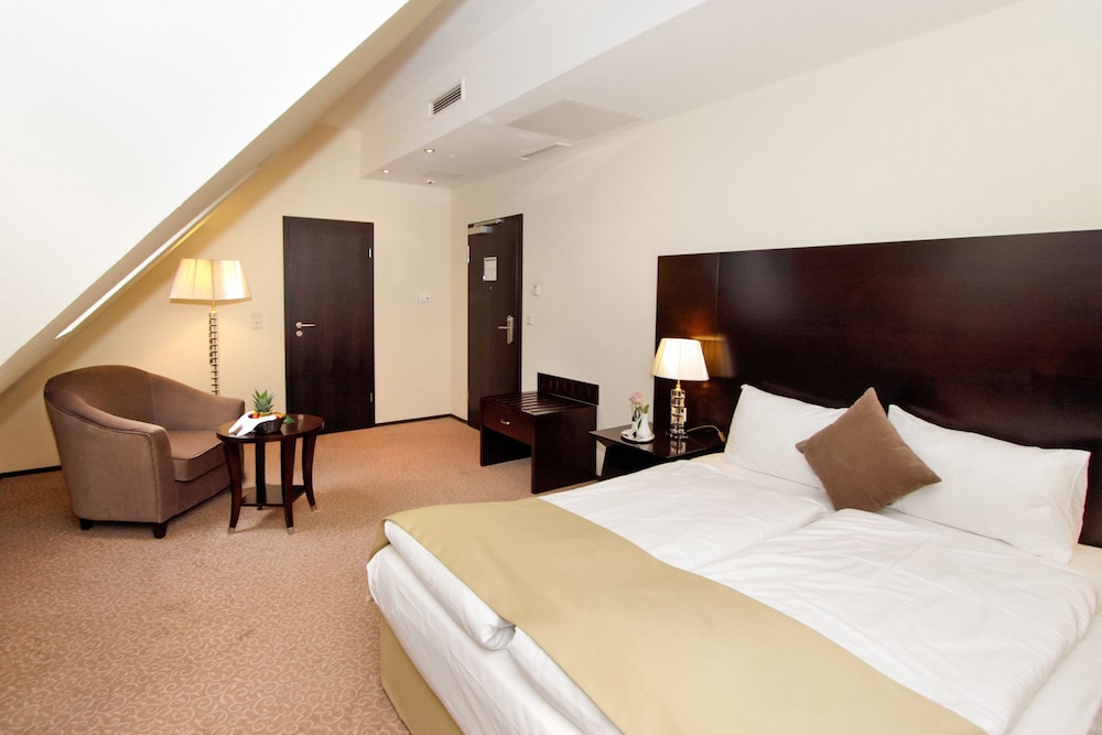SUPERIOR, DOUBLE BED