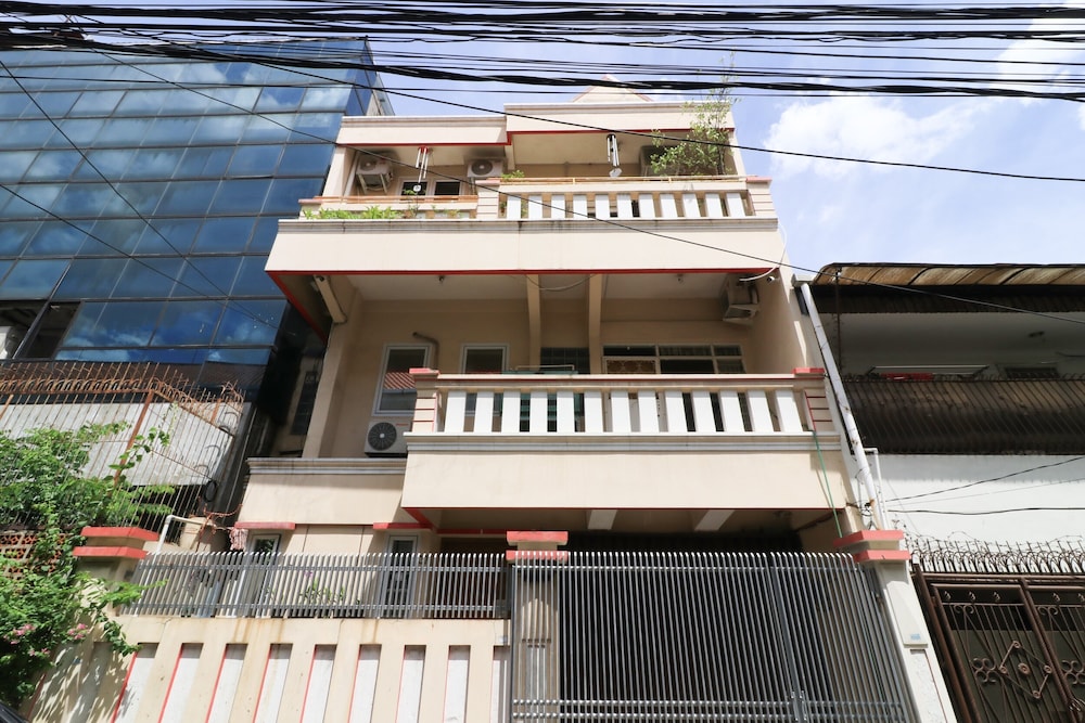 Eiffel Residence Batu Tulis 37 - Female Only 1/21