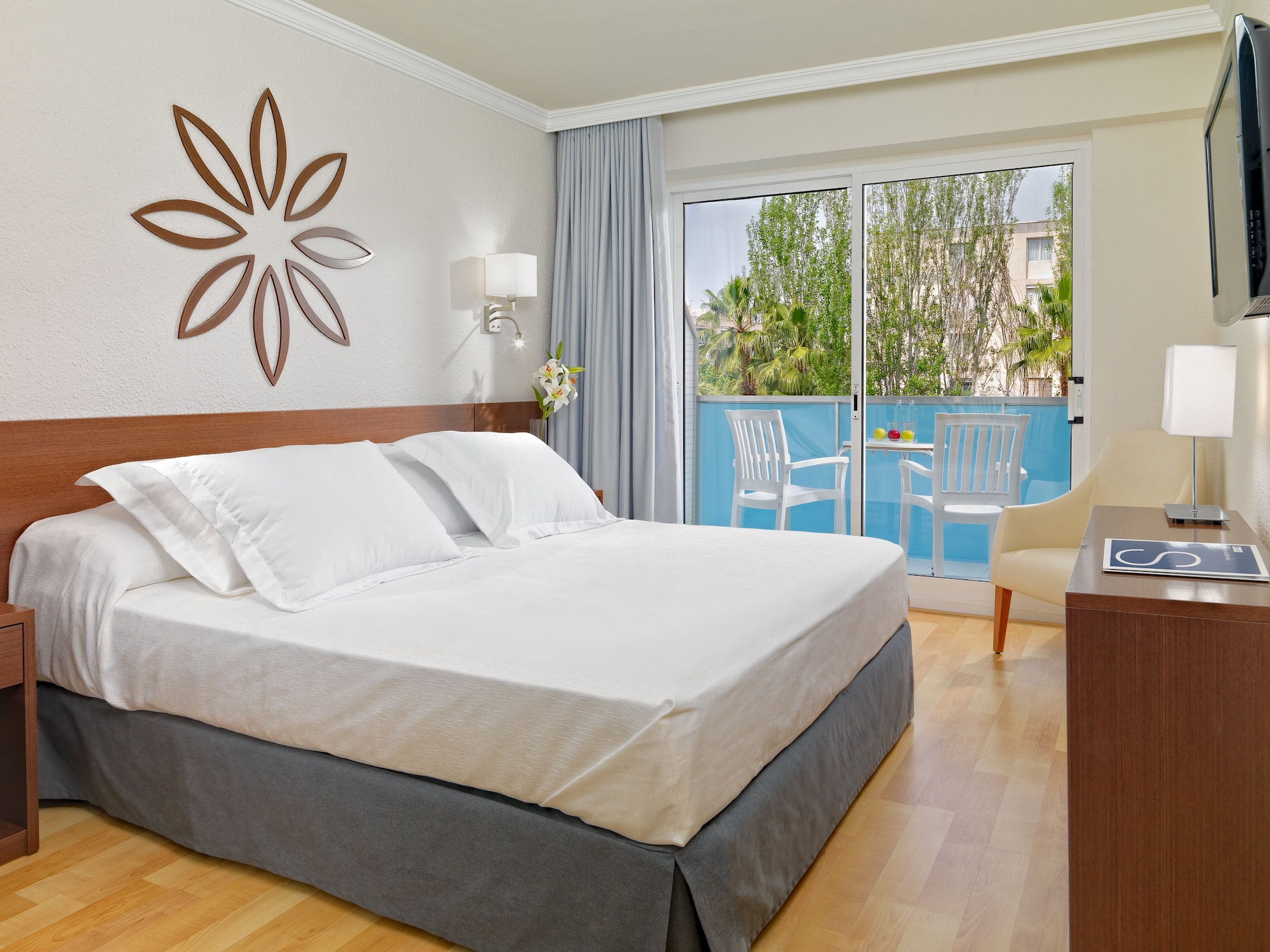 ROOM, SINGLE, DOUBLE BED, POOL VIEW