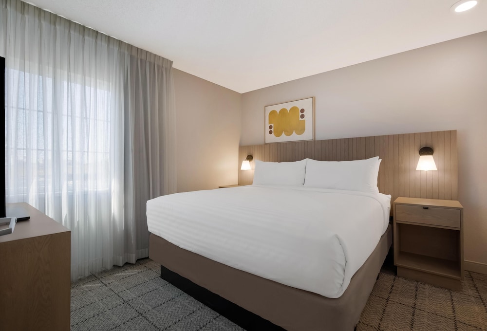 1 BEDROOM, SUITE, QUEEN BED