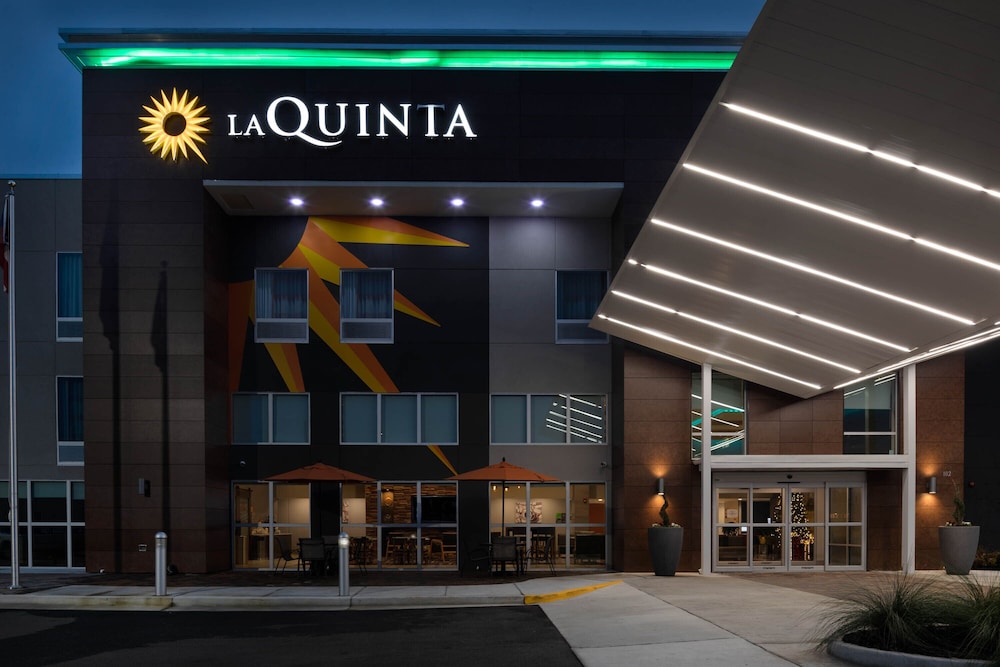 La Quinta Inn and Suites by Wyndham Perry 3/32