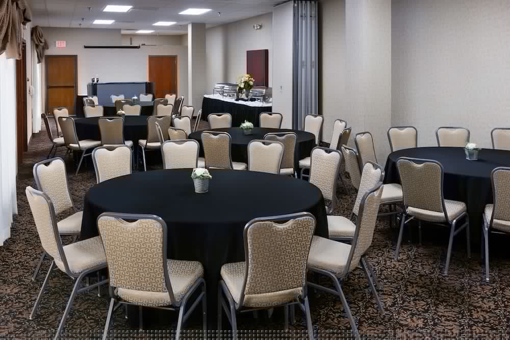 Radisson Hotel Bismarck 42/44