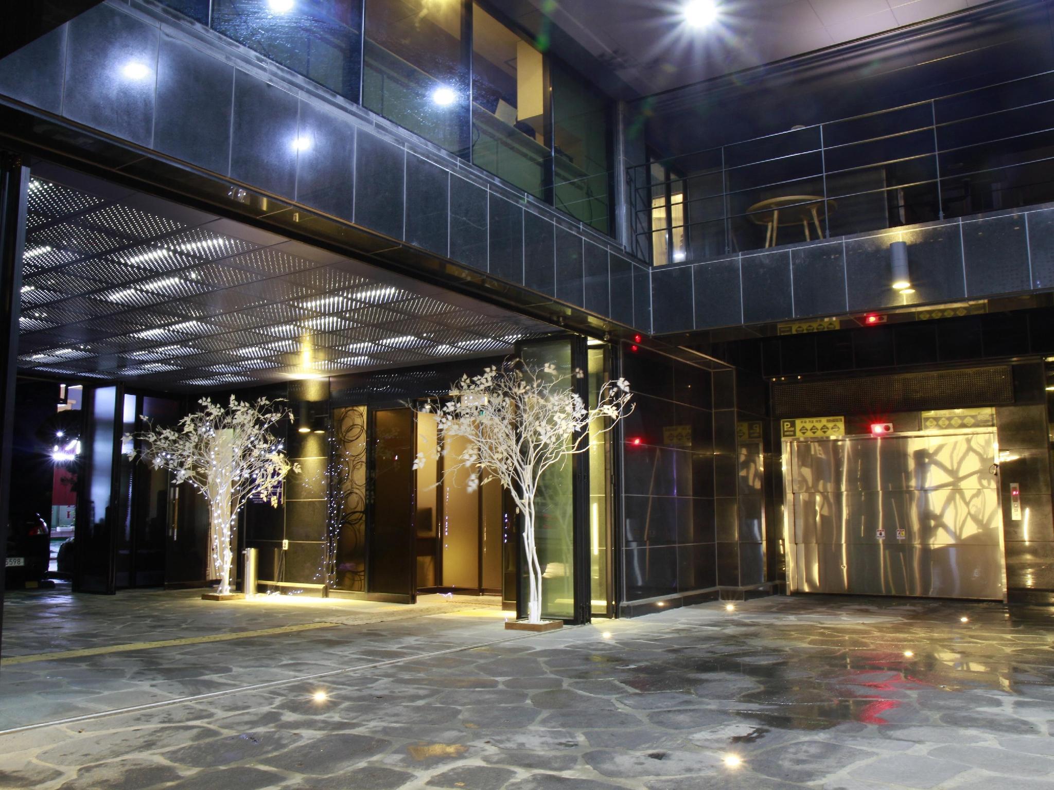 Hotel De Urban 5/38