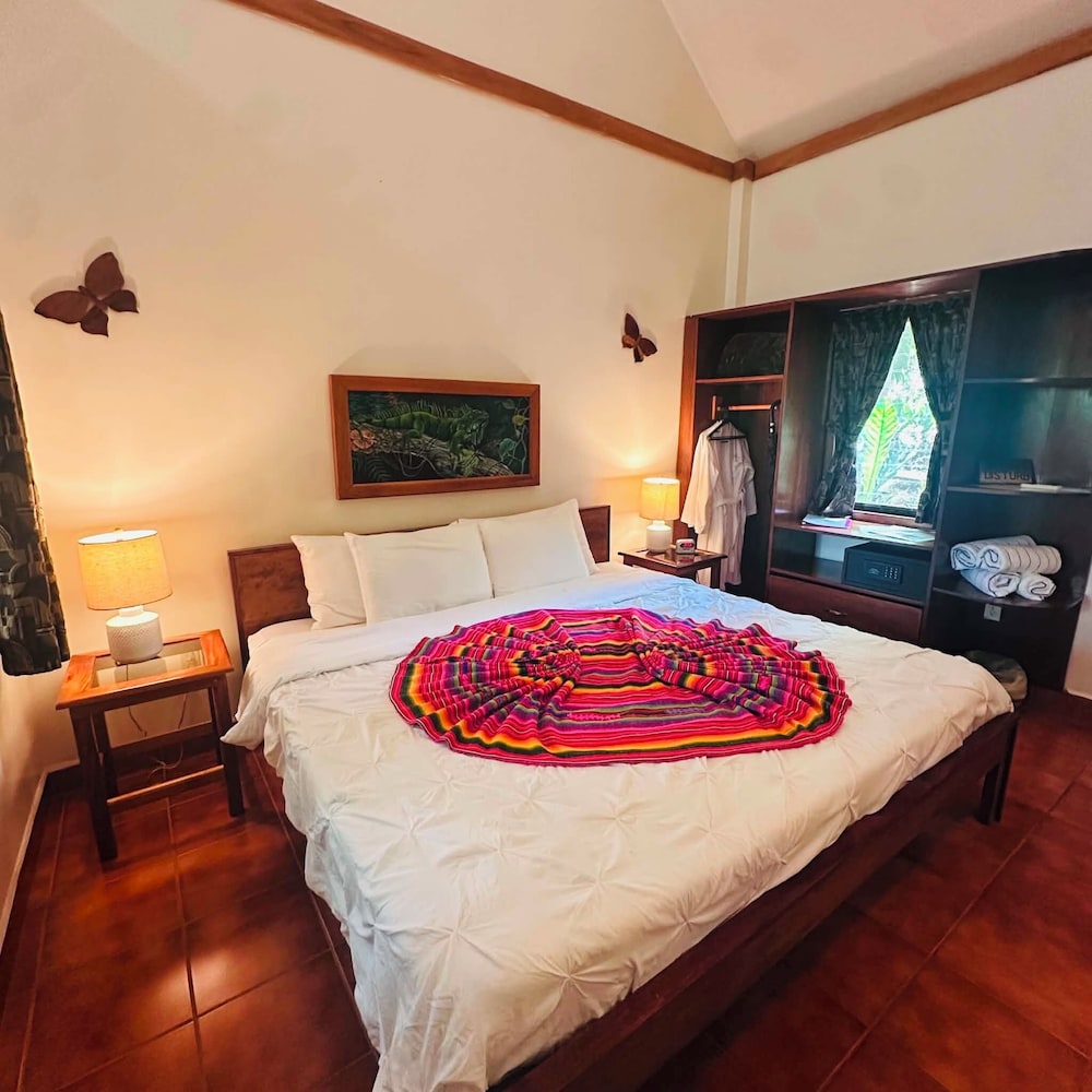 Grand, Tree House, Family, King and Queen and Twin Beds