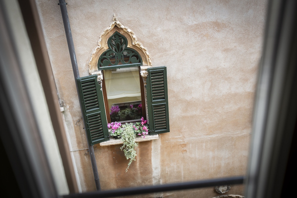 Residenza Palazzo Brenzoni 16/46