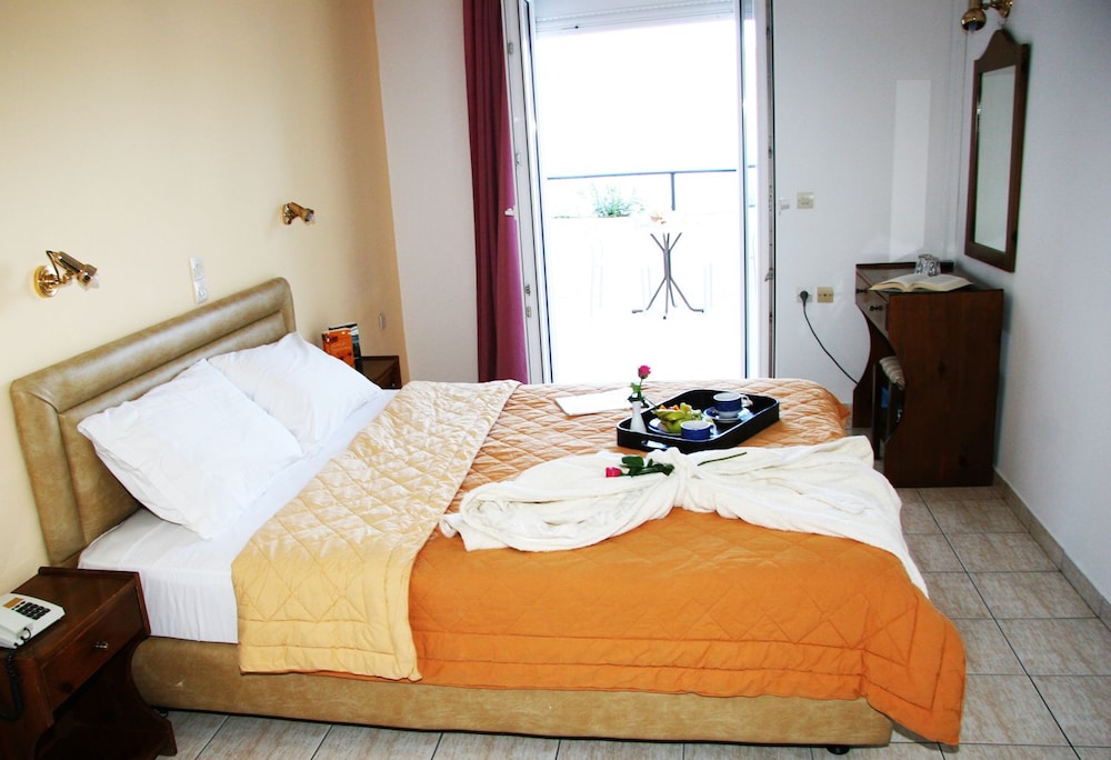 ROOM, SINGLE, DOUBLE BED