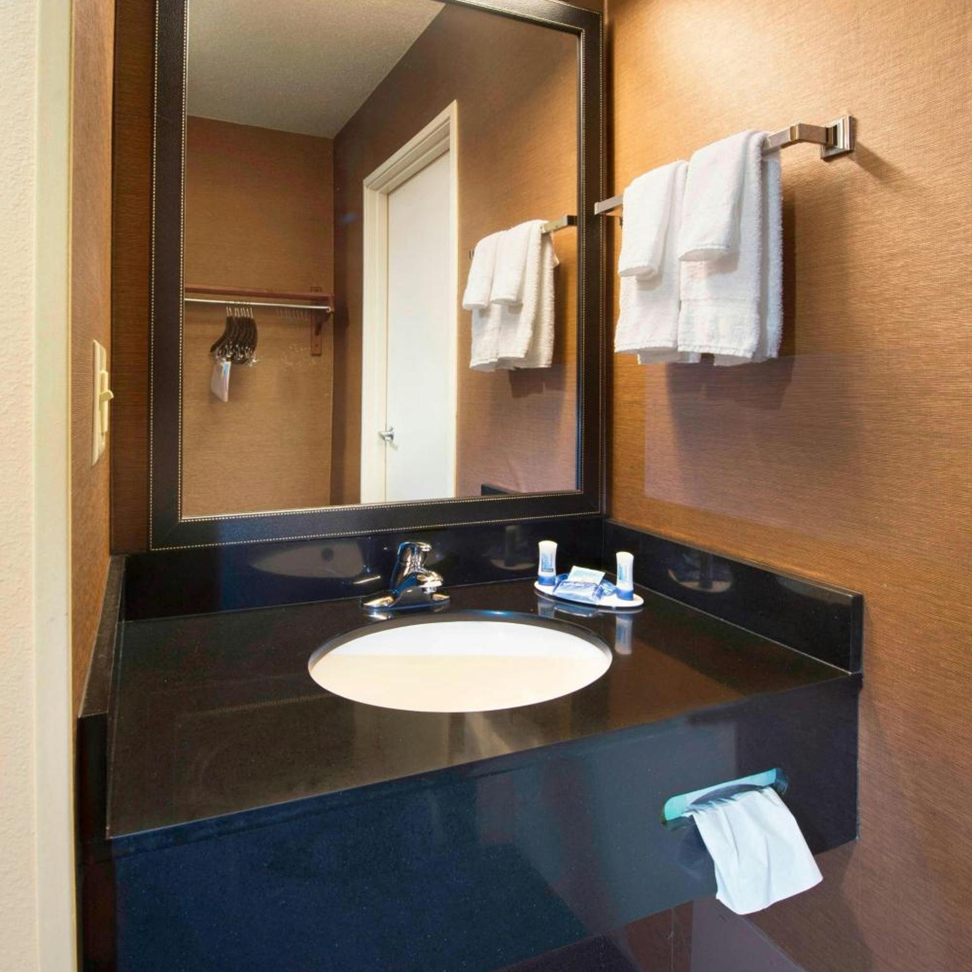 غرفة كبيرة بسرير كينج، Fairfield Inn By Marriott Huntsville 4/6