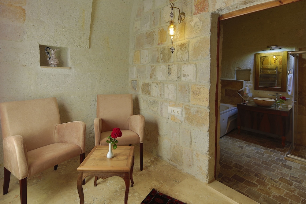 Jacob's Cave Suites 76/100
