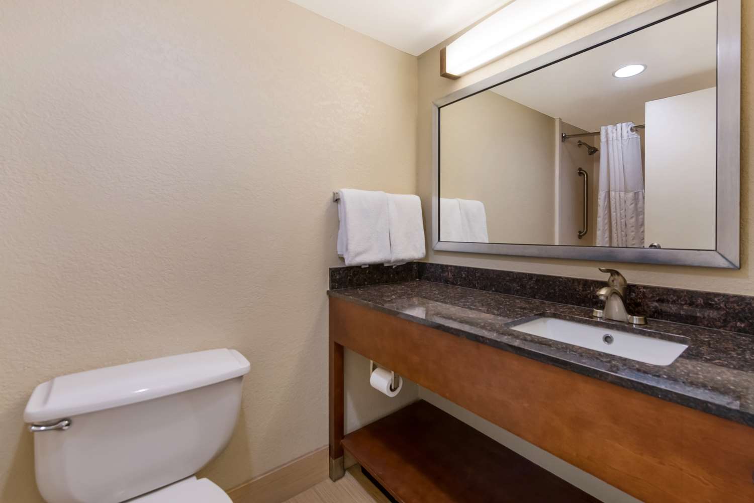 Comfort Inn South Oceanfront Nags Head, NC 33/34