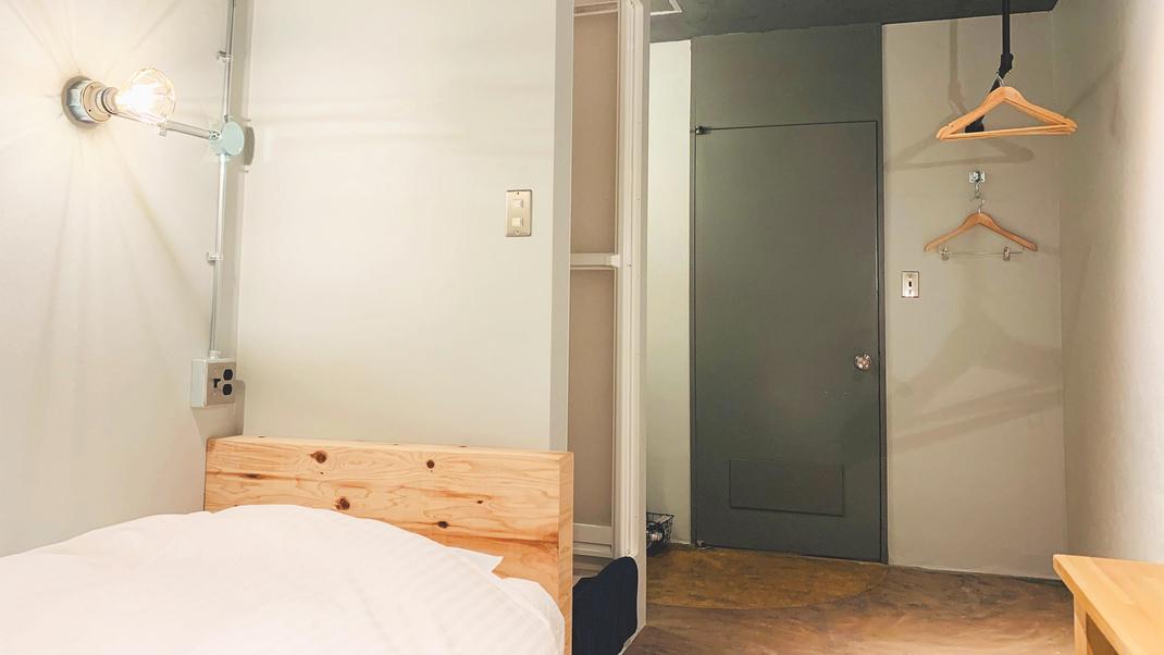 Male Dorm, Single, Shared Bathroom