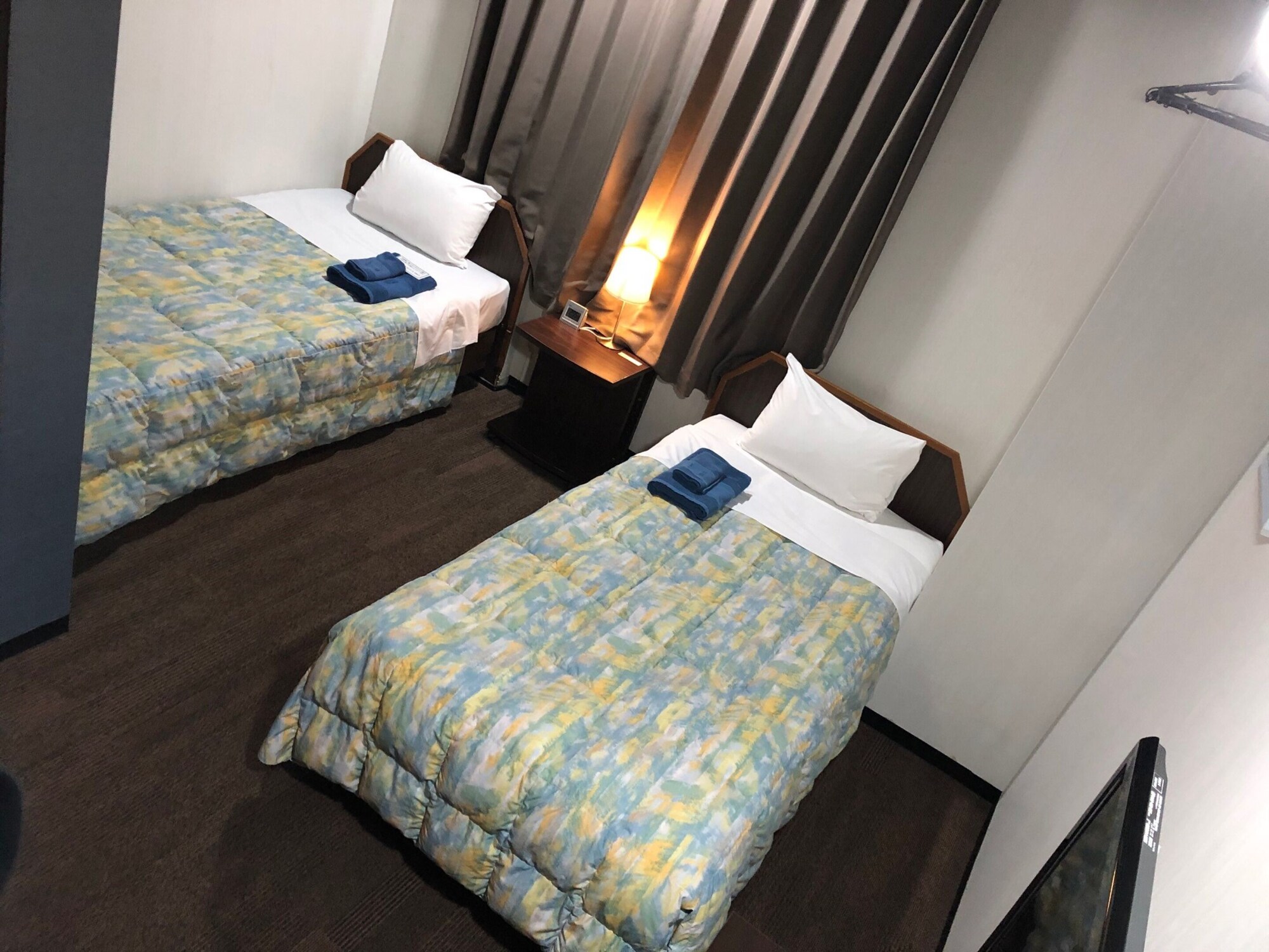 ROOM, TWIN BEDS