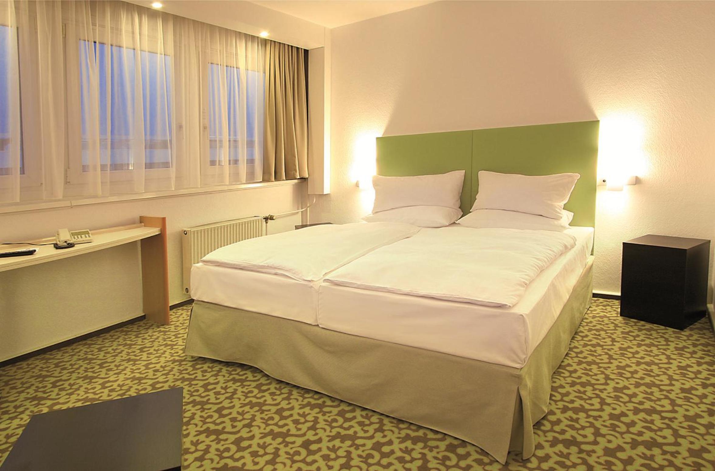 SUITE, DOUBLE BED, 2 SOFA