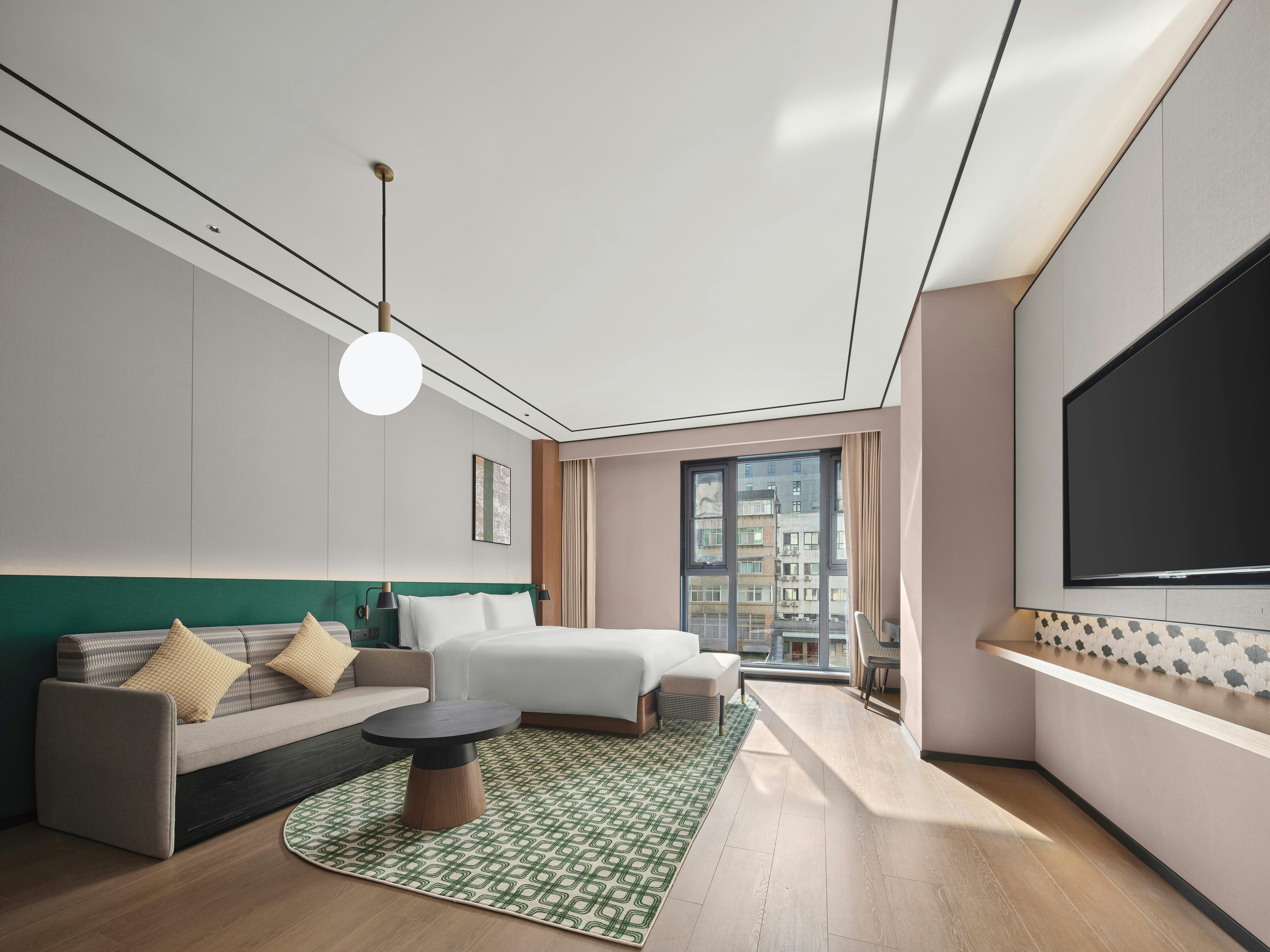 DELUXE, KING BED