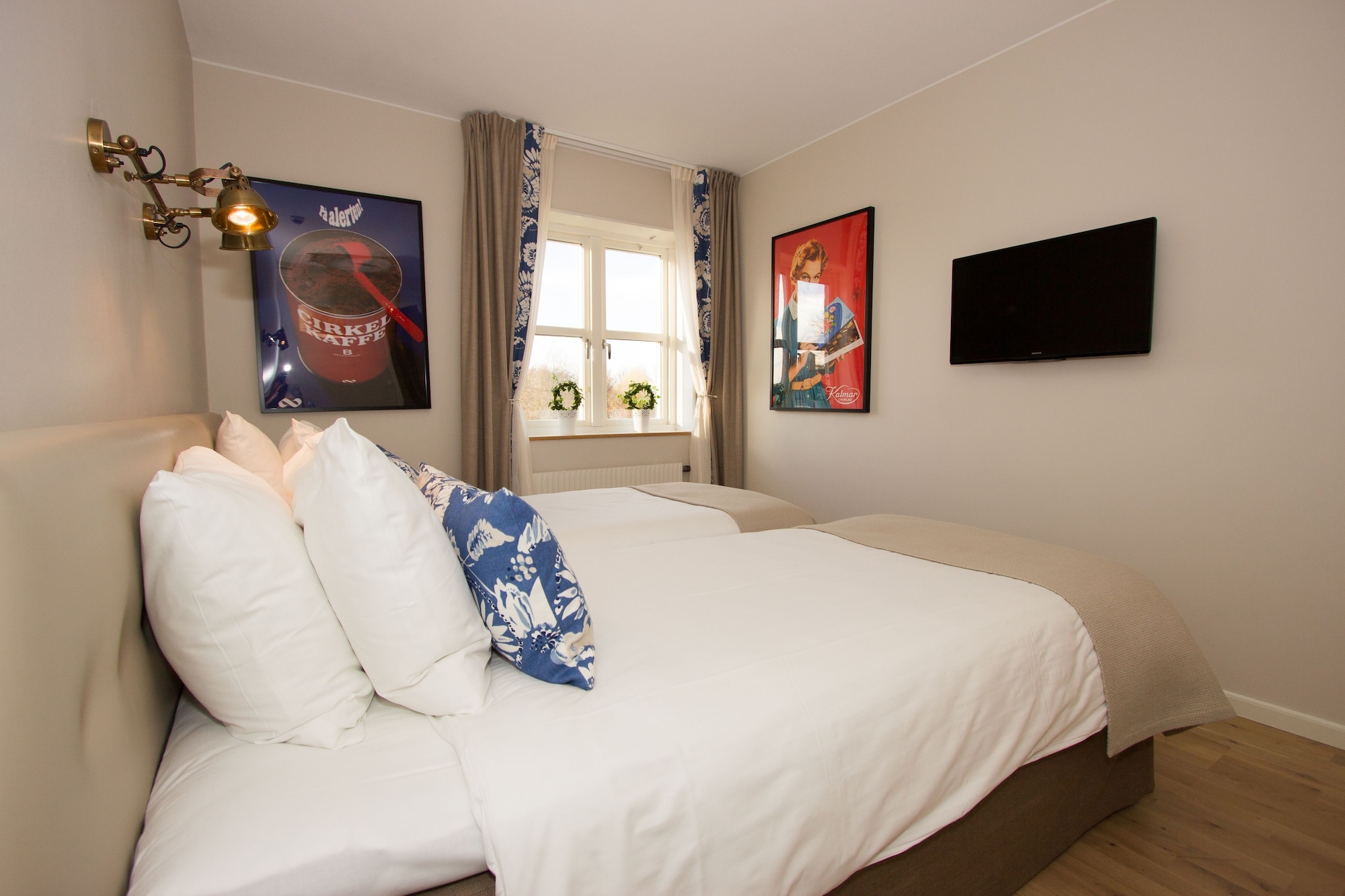 STANDARD, QUEEN BED
