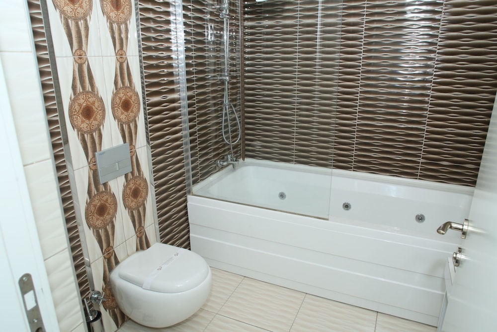 Grand Silay Hotel 50/50