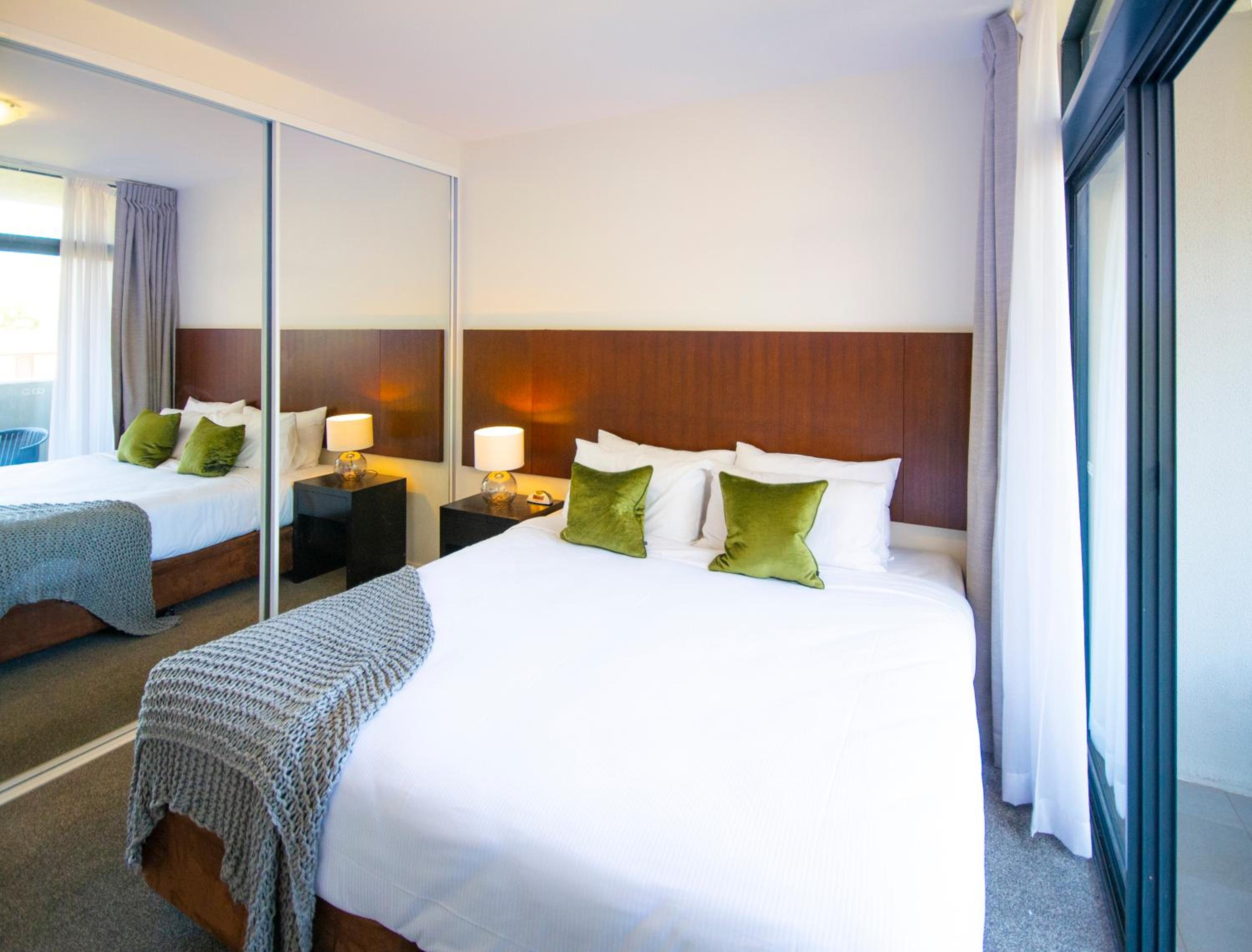 1 BEDROOM, SUPERIOR, APARTMENT, QUEEN BED, BALCONY