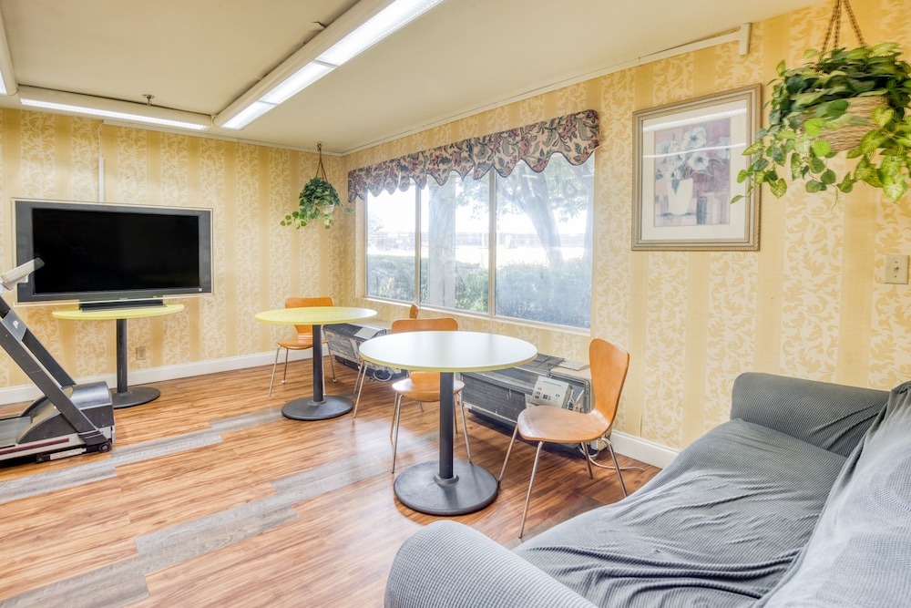 Studio6 Suites Norcross, GA 29/35