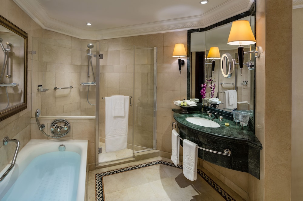 Pool, Premium, Twin Beds, Sea View، Intercontinental Phoenicia Beirut 6/10