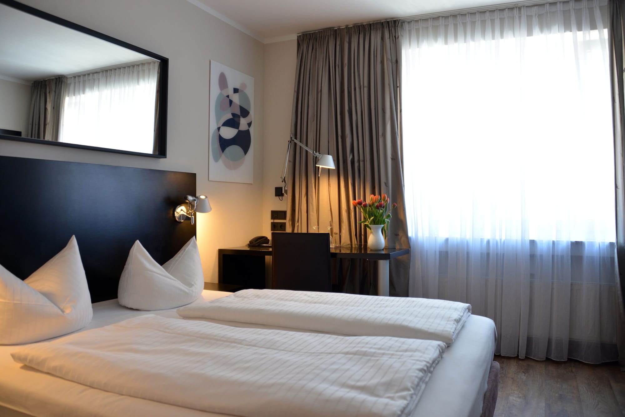 ROOM, KING BED