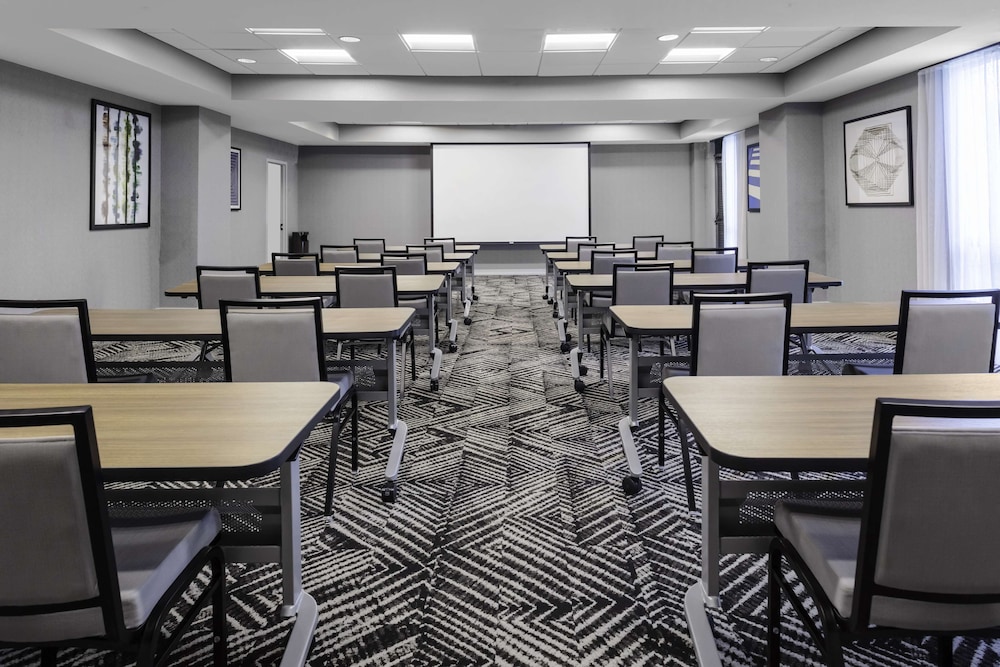 Hyatt Place Dallas/Arlington 52/59