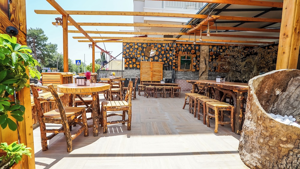 Nex Royal Beach Hotel 31/41