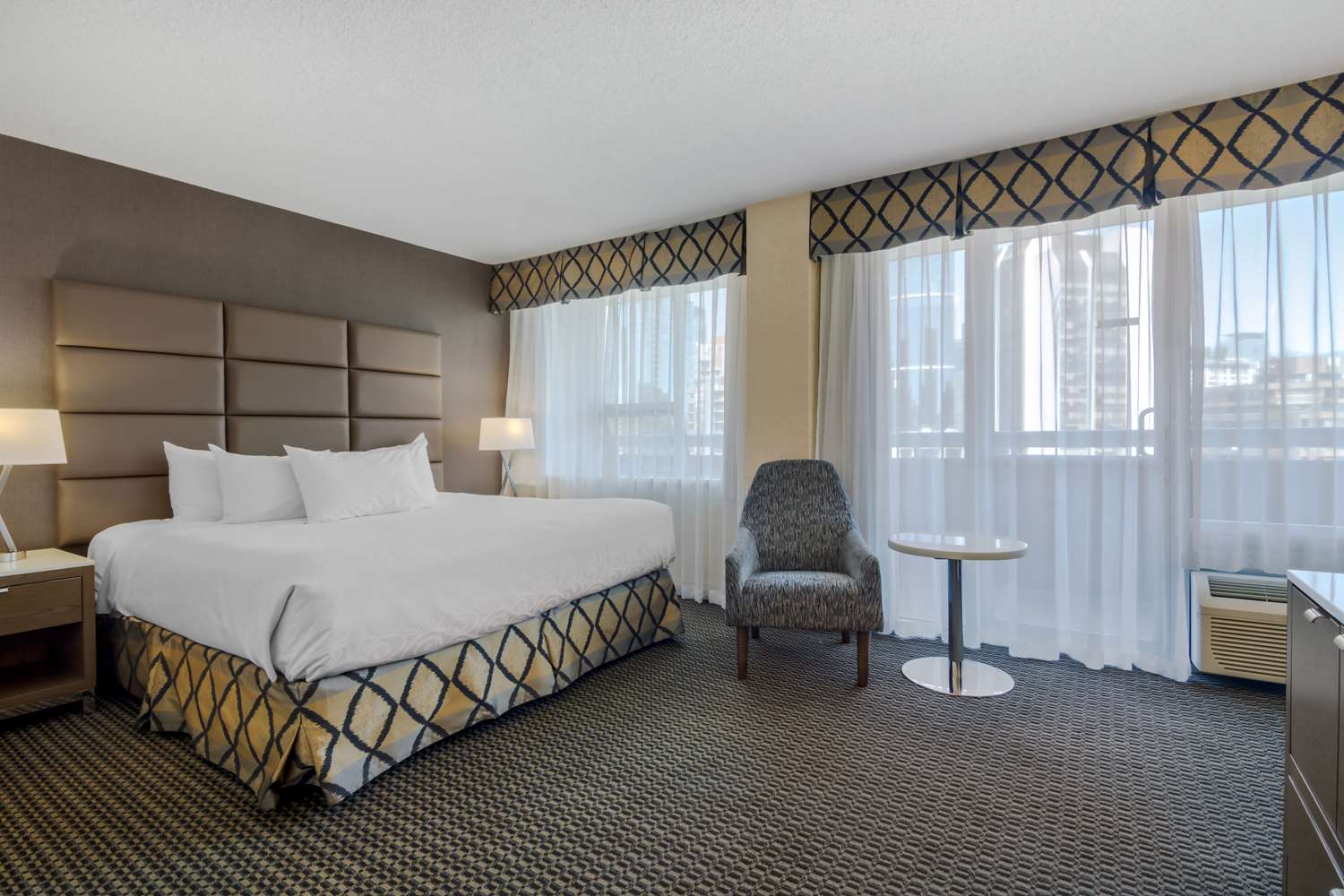 Best Western Premier Chateau Granville Hotel and Suites and Conf. Centre 26/61