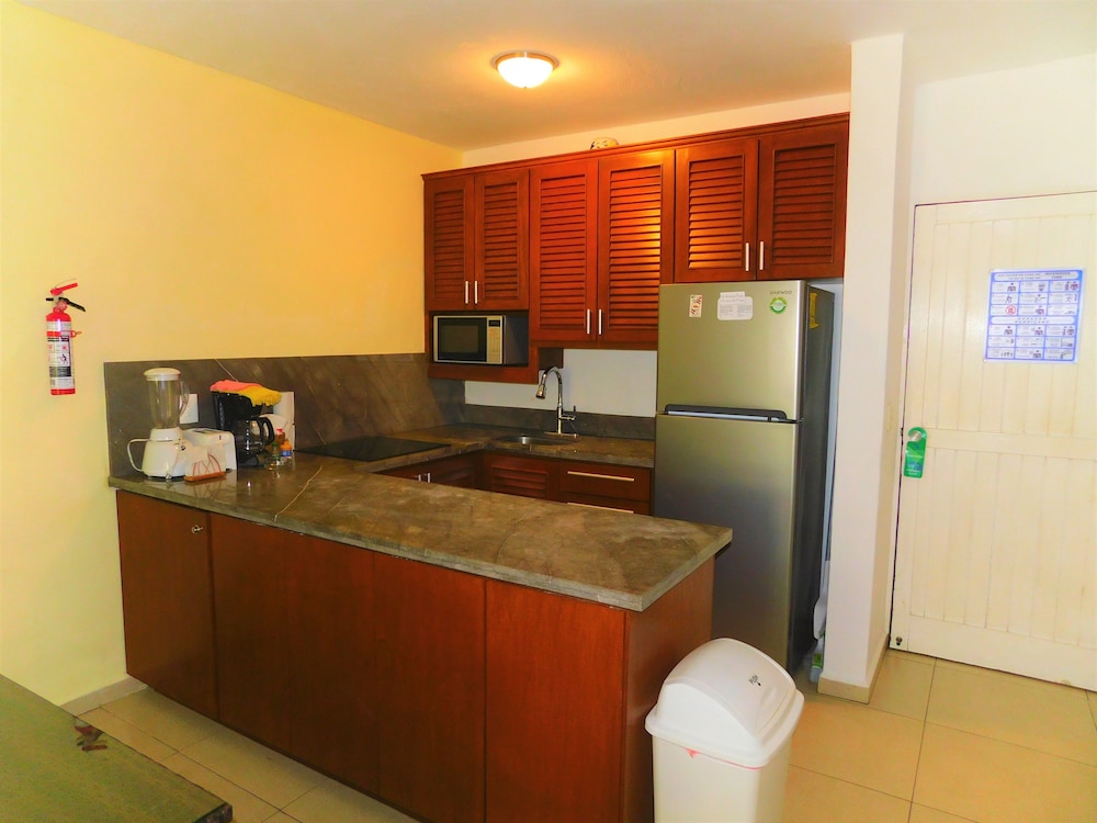 Nautibeach Condos 3/35