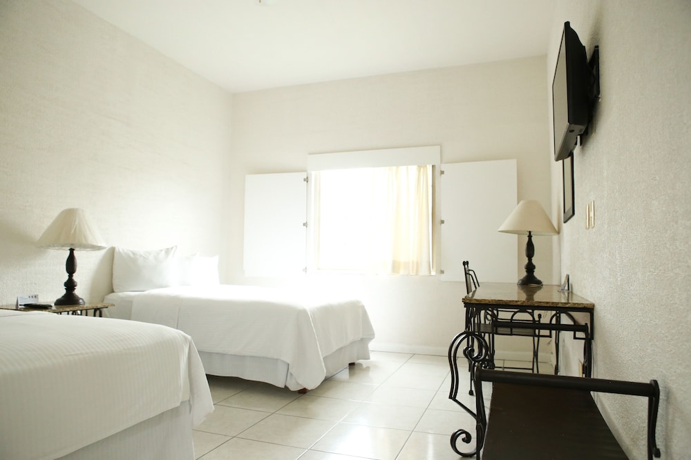Hotel Las Palomas Tepic Express 30/66