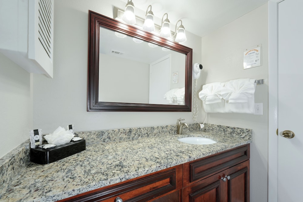 Parc Corniche Condominium Suites 61/62