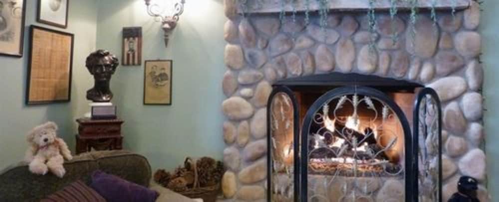 Hearthstone Inn & Suites 25/65